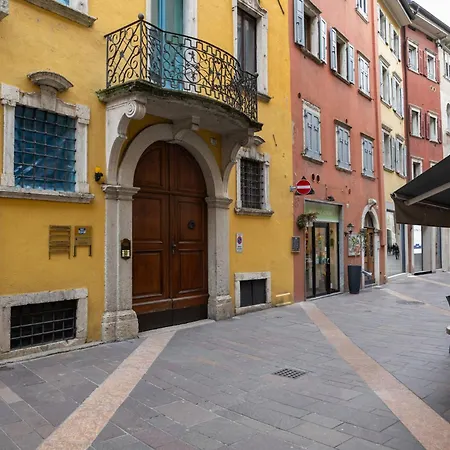 Palazzo Orne - Esclusive ホームステイ *