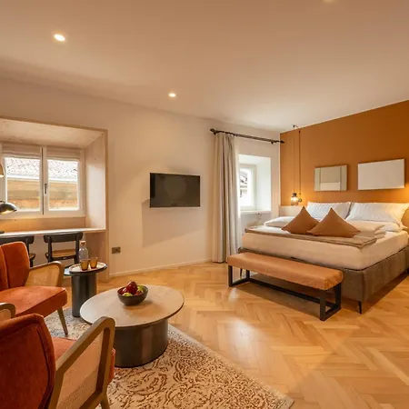 Homestay Palazzo Orne - Esclusive Trento